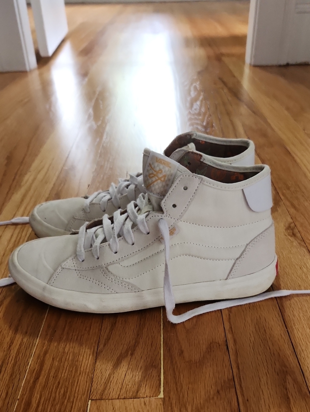 Vans The Lizzie In Marshmallow Colorway Canvas And Suede Women's 9.5 / Men's 8